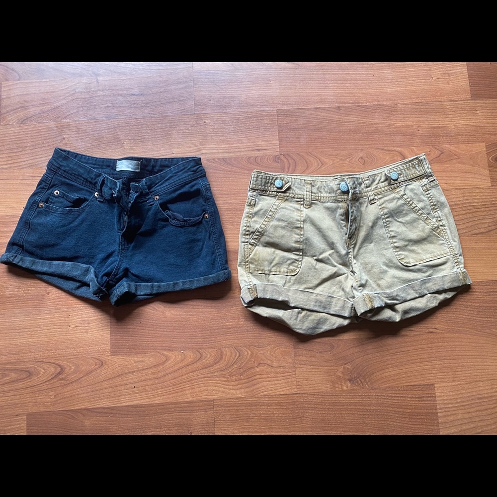 Two pair of shorts   Aeropostale and cotton on